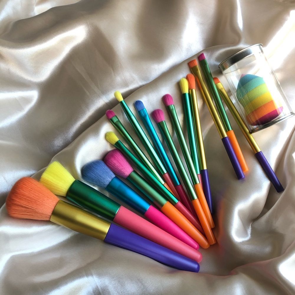 Rainbow makeup brush set